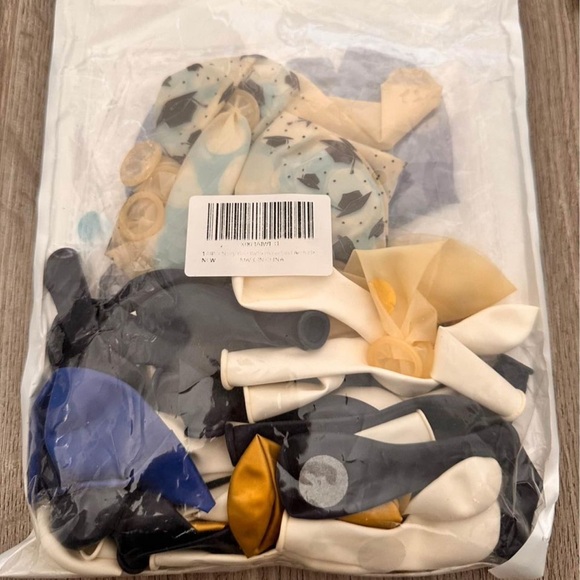 NEW| Graduation Party Decorations Lot - Picture 3 of 4